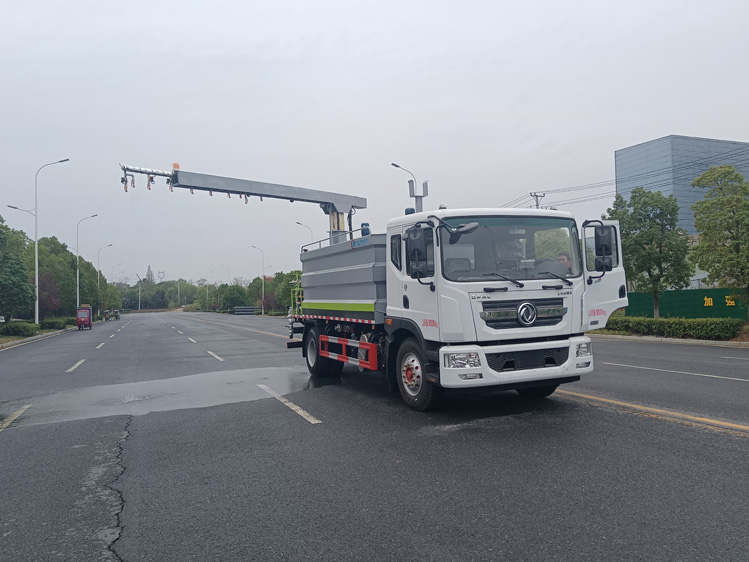 東風D9免稅的鐵路抑塵車--12噸降塵灑水車_陜西多功能固化劑噴灑車_煤礦貨場壓制降塵