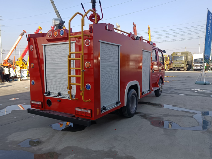5噸消防灑水車(chē)多少錢(qián)_物業(yè)工廠(chǎng)小區(qū)消防車(chē)_1.5-3.5噸水罐消防車(chē)現(xiàn)車(chē)價(jià)格