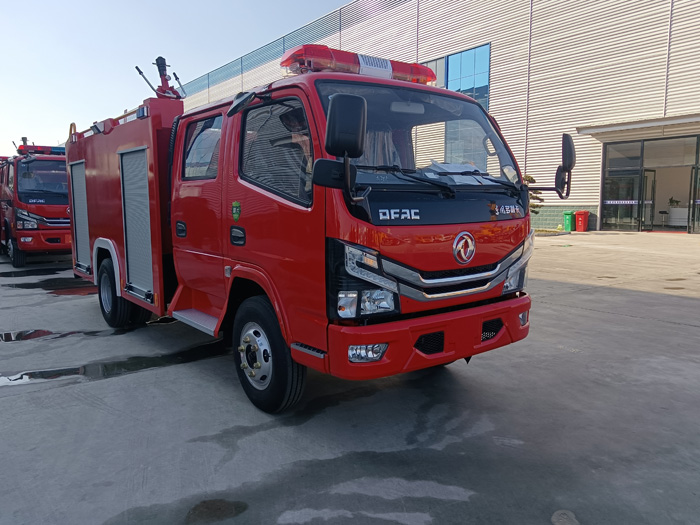 5噸消防灑水車(chē)_物業(yè)工廠小區(qū)消防車(chē)_2.5-5噸泡沫消防車(chē)現(xiàn)車(chē)報(bào)價(jià)
