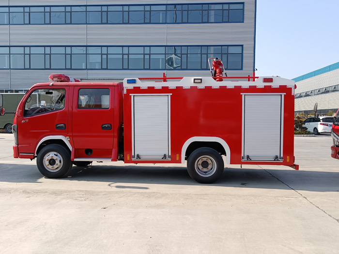 5噸消防灑水車價(jià)格_石油化工冶煉廠消防車_1.5-3.5噸水罐消防車現(xiàn)車價(jià)格