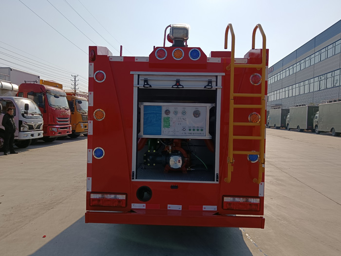 5噸消防灑水車(chē)多少錢(qián)_消防中隊(duì)消防車(chē)_1.5-3.5噸水罐消防車(chē)現(xiàn)車(chē)價(jià)格
