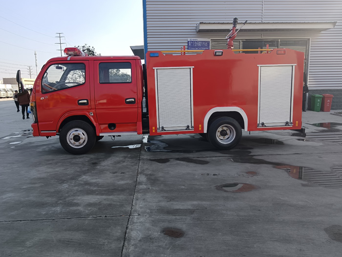 5噸消防灑水車(chē)_物業(yè)工廠小區(qū)消防車(chē)_2.5-5噸泡沫消防車(chē)現(xiàn)車(chē)報(bào)價(jià)