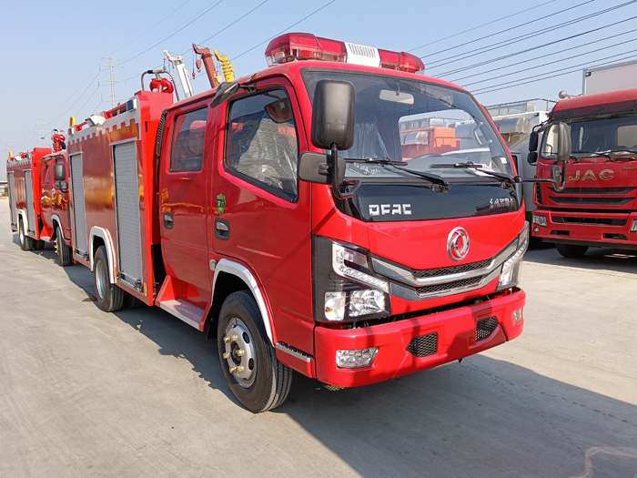 5噸消防灑水車價(jià)格_石油化工冶煉廠消防車_1.5-3.5噸水罐消防車現(xiàn)車價(jià)格