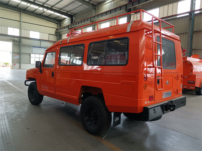 四驅越野指揮車_湖北湖南_越野供水車</p><p style=