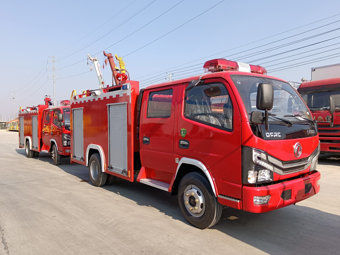 5噸消防灑水車(chē)多少錢(qián)_物業(yè)工廠(chǎng)小區(qū)消防車(chē)_1.5-3.5噸水罐消防車(chē)現(xiàn)車(chē)價(jià)格
