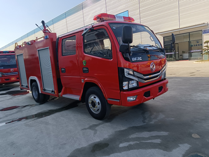 5噸消防灑水車(chē)_物業(yè)工廠小區(qū)消防車(chē)_2.5-5噸泡沫消防車(chē)現(xiàn)車(chē)報(bào)價(jià)
