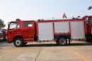 東風(fēng)多利卡D7_4.5噸泡沫消防車(chē)參數(shù)優(yōu)惠促銷